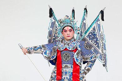 喜气洋洋迎新年！《战盟桌面精灵》首个服装拓展包现已上线